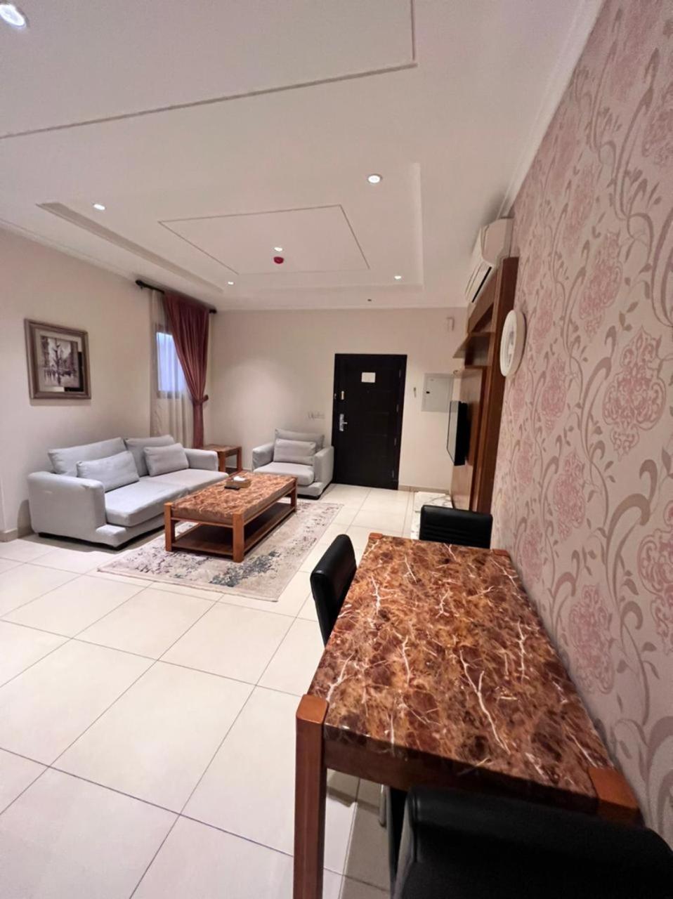 Aparthotel حياة ان للأجنحة الفندقية - *